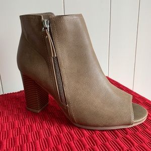 Never worn, size 8 peep toe booties